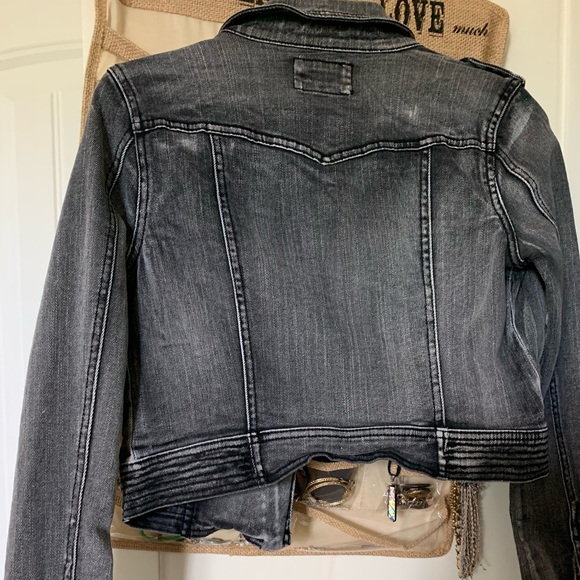 Bundle and SAVE!!!💸 Forever 21 Jean jacket - Picture 2 of 5